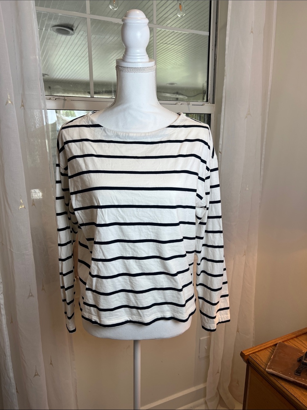 Old Navy White and navy blue Striped Long-Sleeve Top size M.